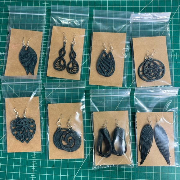 Sign up for closet updates by liking this listing! - Picture 5 of 15